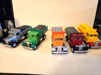 Lote de (5) camiones de reparto de juguetes Welly Pull-Back Foto 1 de 4