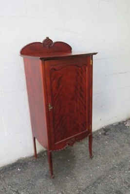 Gabinete de almacenamiento de música tallado victoriano de finales de 1800 5962 Foto 1 de 4