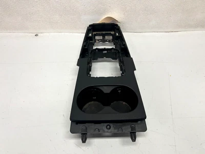 2015-2020 AUDI A3-S3 CENTER CONSOLE BEZEL PANEL TRIM AND CUP HOLDER, OEM LOT3517 Foto 1 de 4