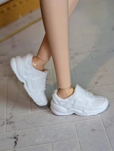 Barbie Fashionistas #186 Muñeca ZAPATILLAS BLANCAS Zapatos Se Ajusta a CURVY ALTO MTM PIES PLANOS - Imagen 1 de 11