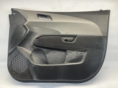 Panel de moldura de puerta de pasajero delantero derecho interior Chevrolet Sonic SDN 12-20 Q Foto 1 de 4