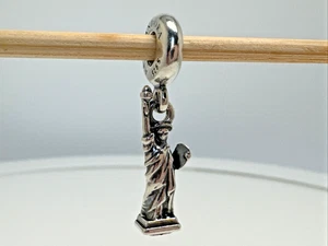 Pandora Momentos Estatua de la Libertad Plata Esterlina Cuelga Dije - Imagen 1 de 6