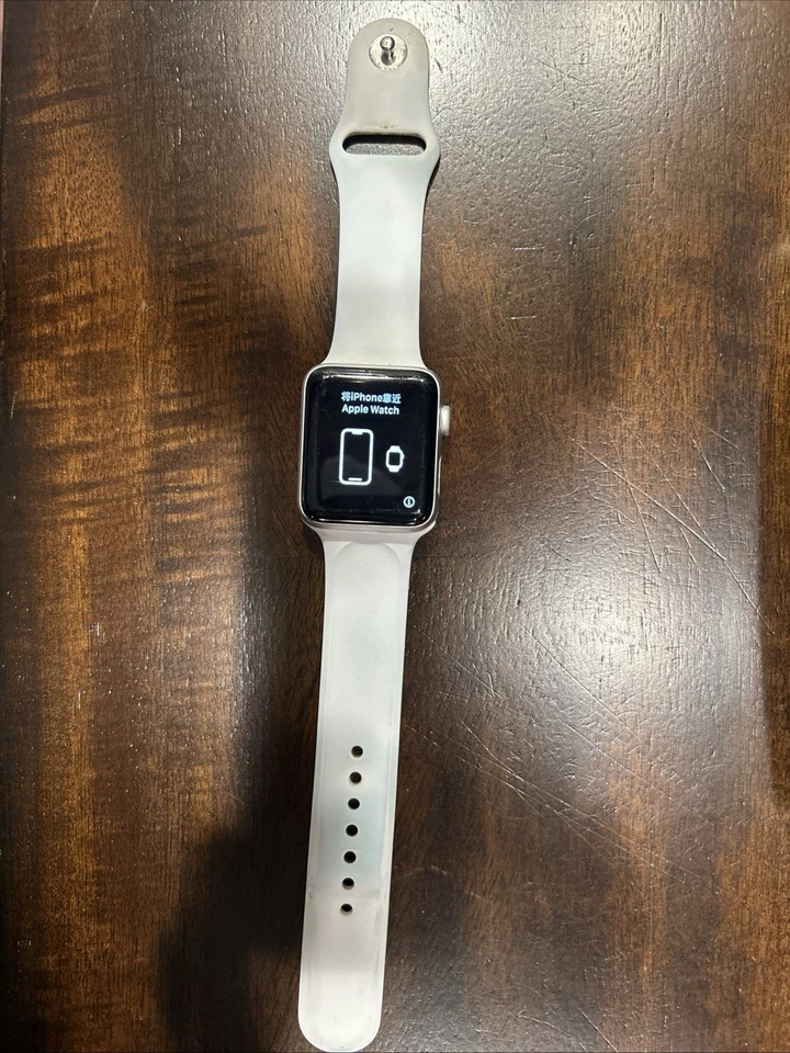 Apple Watch Serie 3 GPS 42mm Estuche de Aluminio Plateado Banda Deportiva Blanca - MTF22LL/A Foto 1 de 1