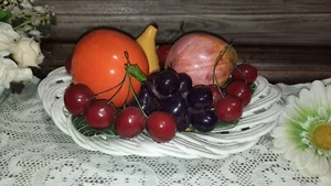 ..VINTAGE CESTINO FRUTTA CERAMICA UVA CILIEGE PERA BANANA CM26X22circa INTEGRO - Foto 1 di 4