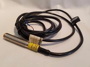 ifm Electronic Efector IFA2002-ABOW 2mm Proximity Switch Sensor 20-140 VAC - Picture 1 of 3