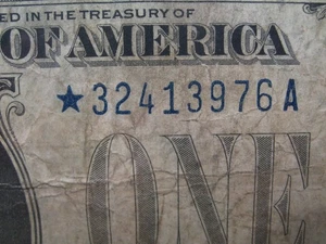 Billete de $1 dólar certificado plata sello azul 1928-B "**STAR**". - Imagen 1 de 17