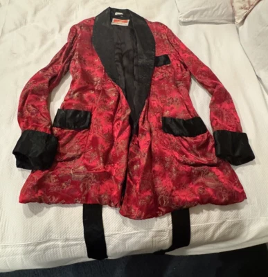 Vtg Oriental Brand Robe Men’s Asian Satiny Rayon Belted Romantic Red & Black 48 - Image 1 of 4