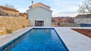 Schönes Steinhaus mit Pool Istrien Svetvinčenat - Bild 1 von 21