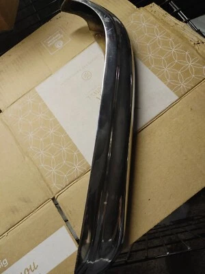 Parachoques trasero Mercedes Benz W111, 280se 3.5 cupé/cabrio parrilla baja. RT superior Foto 1 de 2