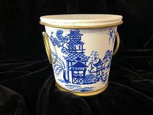 LUX Fragrances Candle Blue Toile Print Metal Container NEW 10 Oz . - Picture 1 of 5