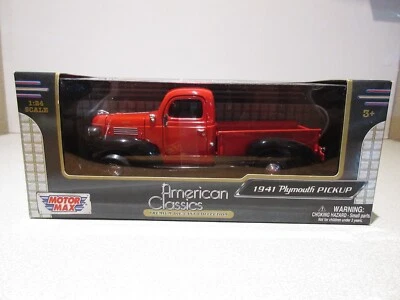 Nueva camioneta Plymouth 1941 roja/negra escala 1:24 diecast de MotorMax. Foto 1 de 4