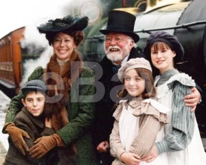 The Railway Children (2000) Jenny Agutter, Jemima Rooper Cast 10x8 Photo - Picture 1 of 1
