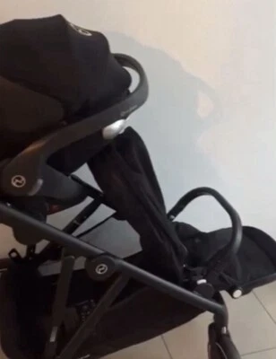 Poussette Doble Cyber Servie 8mois Comme Neuf Foto 1 de 2