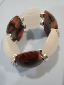 Hermosa Pulsera Elástica Marrón Y Blanco Plástico Grueso Cuentas 7-8" Ancho Usada en Excelente Condición - Imagen 1 de 5