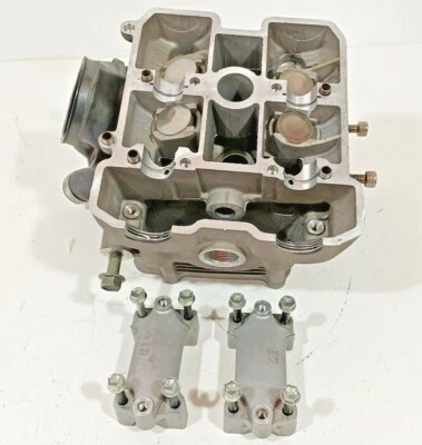 1998-2003 Suzuki TL1000R OEM Rear Cylinder Head with Valves 11100-02F31 - Imagem 1 de 4