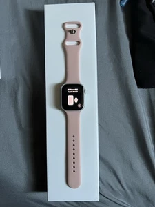 Apple Watch Series 8 GPS Cellular 41mm White Band Silver Case Smartwatch - Photo 1 sur 1