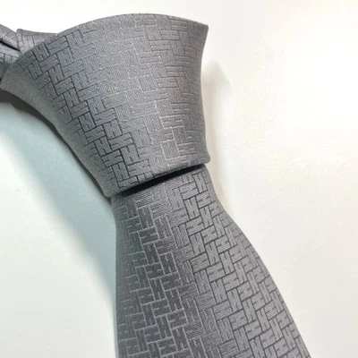 Corbata de Seda Hermes Fassonné Patrón H Gris Alta Calidad Usada Foto 1 de 4