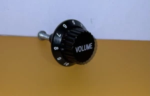 Lautstärke Schrank Knopf oder Schubladenzug schwarz und weiß Männerhöhle - Bild 1 von 3