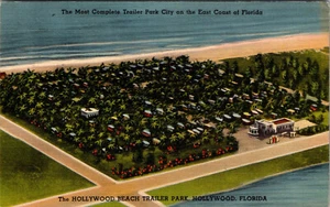 FLORIDA - HOLLYWOOD BEACH TRAILER PARK - BIRDSEYE VIEW - 1950 LINEN POSTCARD - Picture 1 of 2