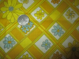 RETRO Vintage FLORES AMARILLAS AZULES Sobre Tela ALGODÓN AMARILLO BLANCO AÑOS 50 - 1 yarda - Imagen 1 de 2