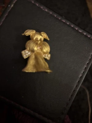 Butler & Wilson Brooch - Image 1 of 4