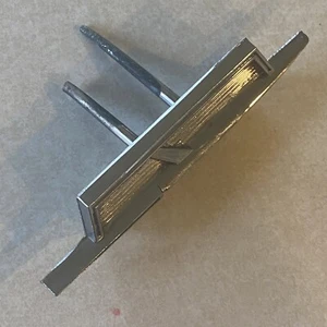 Oldsmobile Delmont 1967: ""Rocket"" emblema rejilla radiador 396481 230099 - Imagen 1 de 5