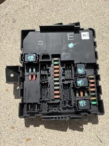 2004-2007 Nissan Titan Armada Xterra Fuse Box Relay Unit 284B7-ZE03B Module - Picture 1 of 5