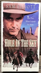 Hole in the Sky (VHS, 1995) Jerry O’Connell, Sam Elliott, Ricky Jay (1919 USFS) - Foto 1 di 4