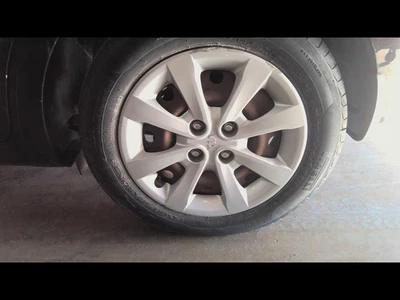 Cubierta de rueda usada se adapta a: 2013 Kia Rio 15`` 8 radios grado C Foto 1 de 4