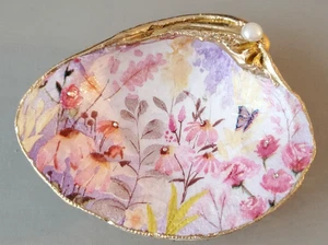 Muscheln Decoupaged + Blumen + handbemalter Blattgoldbesatz + Schmetterling - Bild 1 von 8