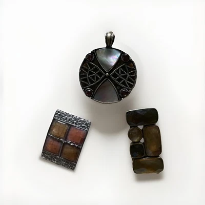 LOT  of Vintage Three (3) Lia Sophia Pendants 1 Round 2 Rectangle - Image 1 of 2