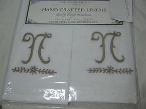Handgefertigte Bettwäsche Monogramm "N" handbestickt zwei Gästetücher taupe Neu in Verpackung - Bild 1 von 5