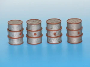 GERMAN FUEL DRUMS (x 4 PCS) #012 1/35 EUREKA - Picture 1 of 5