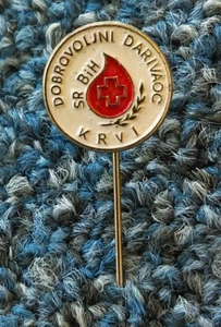 Red Cross Bosnia BLOOD DONORS, DOBROVOLJNI DARIVAOC KRVI, Made in Bosnia pin ! - Picture 1 of 2
