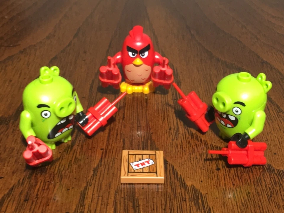 Lote de 3 minifiguras diferentes Lego Angry Birds más dinamita Foto 1 de 1