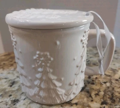 Temptations By Tara White Holiday Tree Mug W/ Lid 16oz Coffee Christmas Cup Tea - Image 1 of 4
