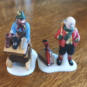 Dept 56 Heritage Village "Schuster und Uhr Hausierer" #5839-4 2er Set - Bild 1 von 16