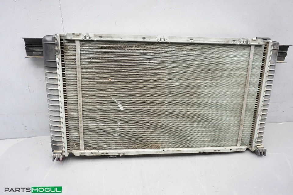 Radiador de refrigeración del motor 90-91 Mercedes R129 300SL fabricante de equipos originales Foto 1 de 4