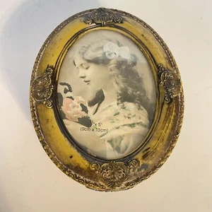 Portagioie vintage ornato in plastica con piedini portagioie con coperchio foto romantico - Foto 1 di 11