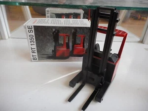 Joal Power Pallet Trucks BT  RT 1350 SE in Red on 1:25 in Box - Picture 1 of 2