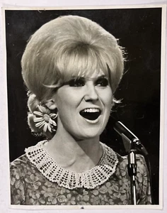 Dusty Springfield Photo Stamped Original Vintage B/W BBC-1 TV Promotion 1966 - Bild 1 von 12