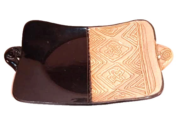 Bandeja de cerámica de estudio hecha a mano bandeja firmada esmalte negro gres texturizado Foto 1 de 3