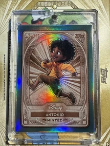 Antonio 07/75 2025 NYCC Exclusive Topps Disney Mint Refractor - Bild 1 von 2