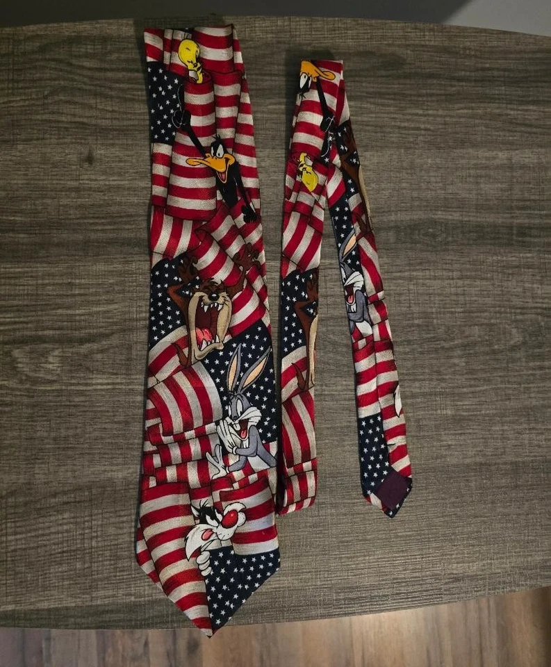 Corbata bandera patriótica americana Looney Tunes Mania 1996 con personajes Foto 1 de 4