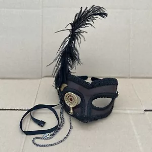 Mardi Gras mask - Picture 1 of 4