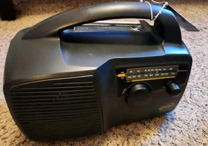 💥 Freeplay Self Powered AM/FM Radio Solar Power Camping Wind Up Crank - Picture 1 of 16