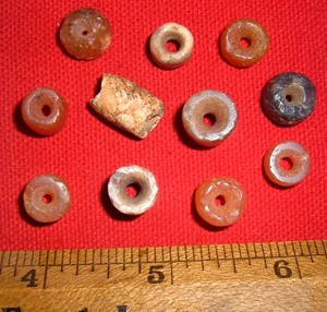 (11) Cuentas de piedra neolítica coloridas del Sahara 3.000-8.000 años África - Imagen 1 de 3