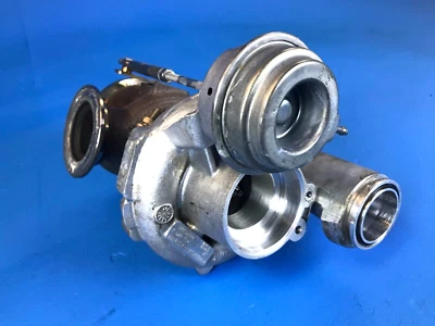 13-17 BMW F01 F06 F07 F10 E70 E71 550I 650I 750I X5 X6 TURBOCOMPRESSOR FABRICANTE DE EQUIPAMENTO ORIGINAL - Imagem 1 de 4