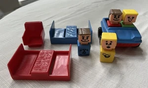 Vintage Playskool Holiday Inn Car, 2 Tables Chair Family Figures Lot - Picture 1 of 1