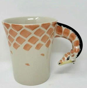 Pier 1 Keramik Kaffeetasse Tasse Giraffe 3D Hals Griff Tierdruck handbemalt - Bild 1 von 6
